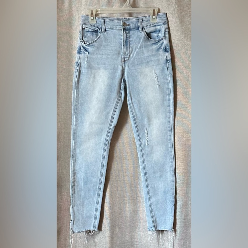 Kensie•high rise skinny jeans•women’s size 6•cotton blend•light wash blue